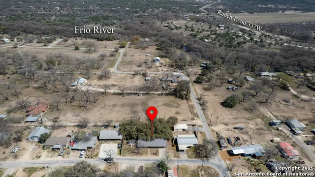 36 Pecan Dr Leakey, TX 78873
